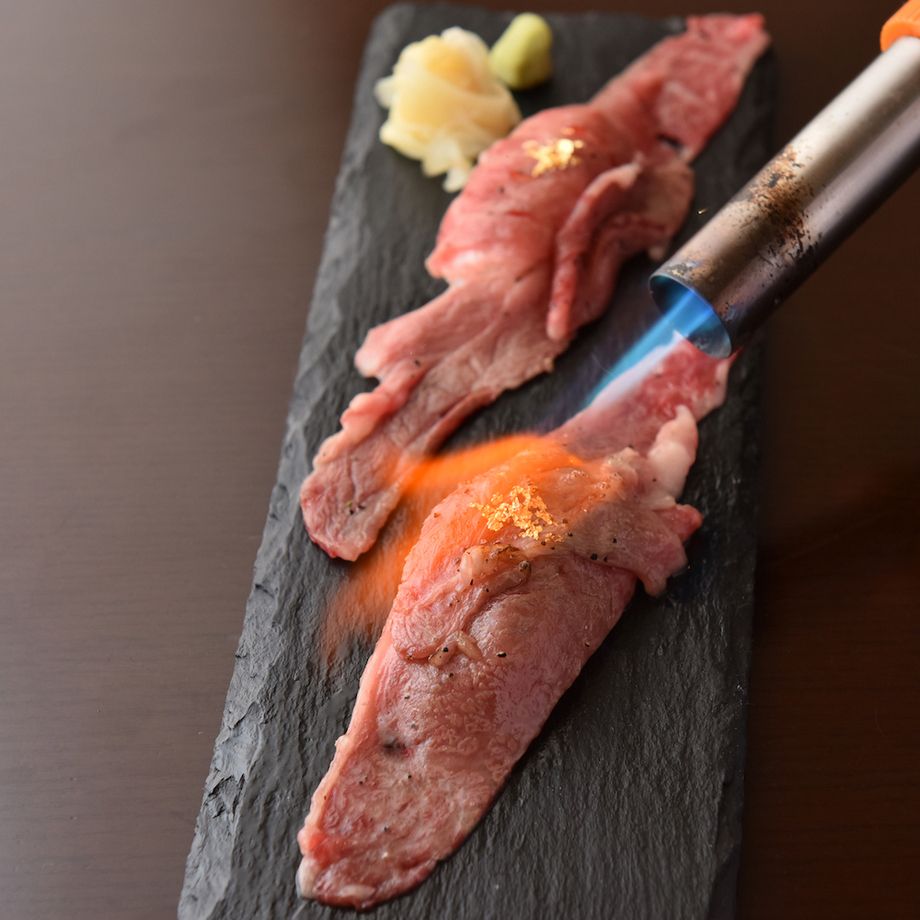 A5山形牛ロース寿司（400円）