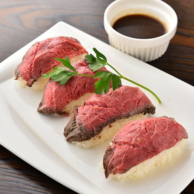 ローストビーフ寿司（200円）