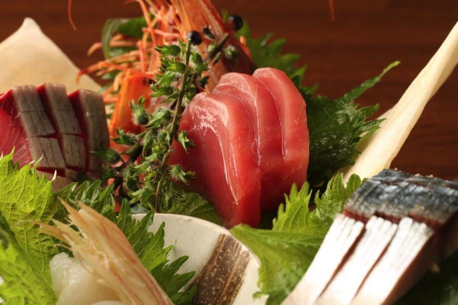 神奈川県三崎港直送・三崎まぐろ中とろ入り五種盛りと希少部位牛みすじ肉の牛かつコース（4,500円 (税込)）