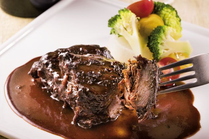 牛ホホ肉の赤ワイン煮