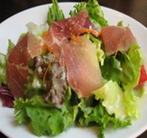 生ハムのサラダ（700円）