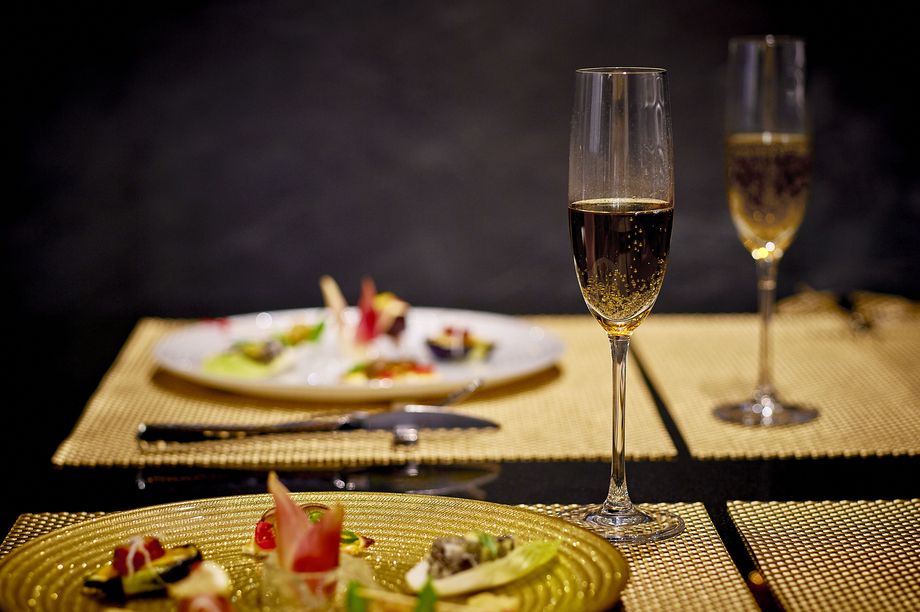 アニバーサリーコース～乾杯シャンパン＆ケーキ付～Ａ５等級黒毛和の赤身ステーキ