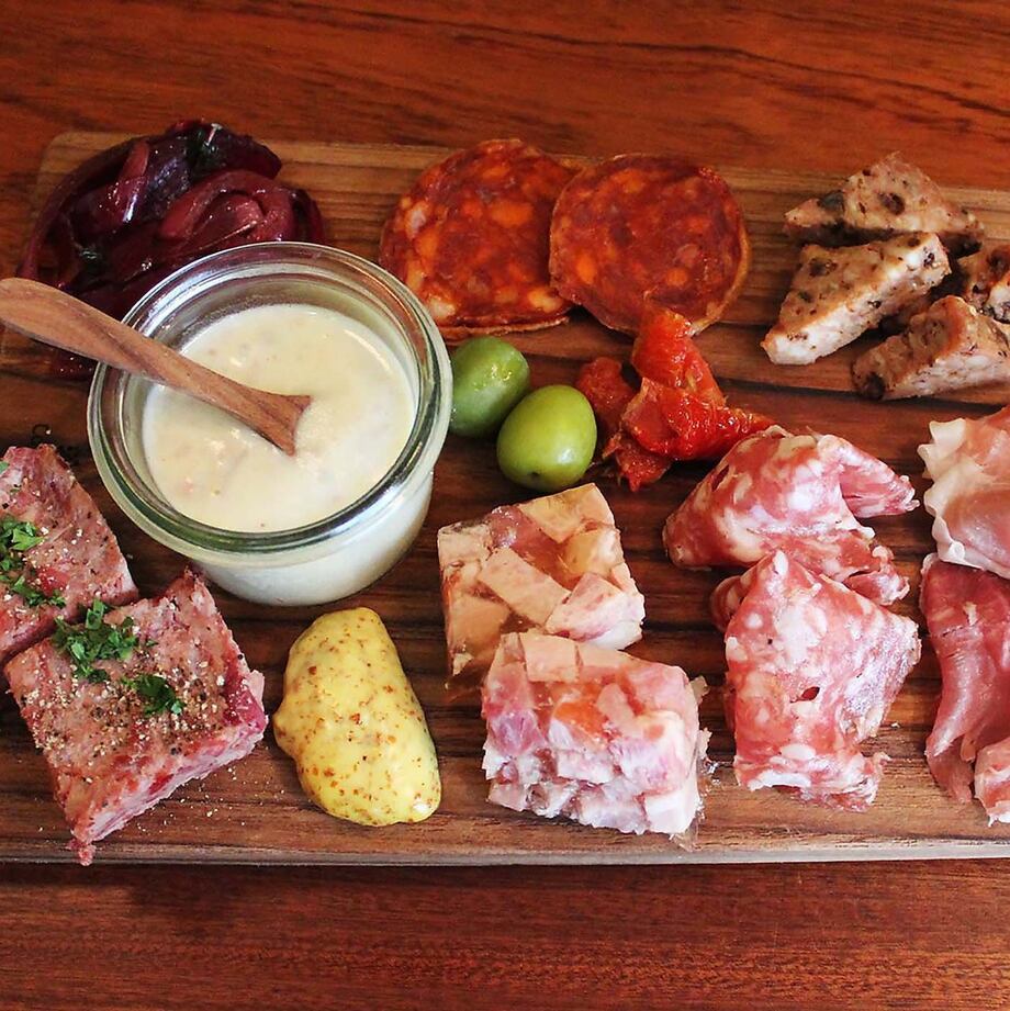 お肉屋さんのシャルキュトリー盛り合わせ 