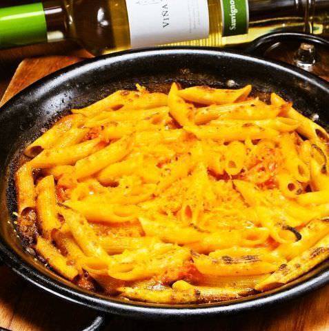 カニの濃厚トマトクリーム　焼きペンネ 