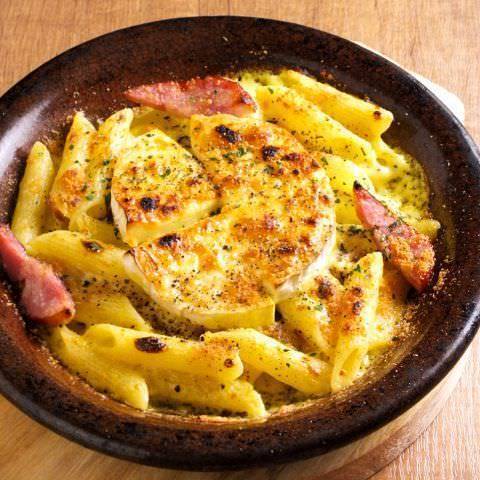カマンベールのカルボナーラ焼きペンネ 