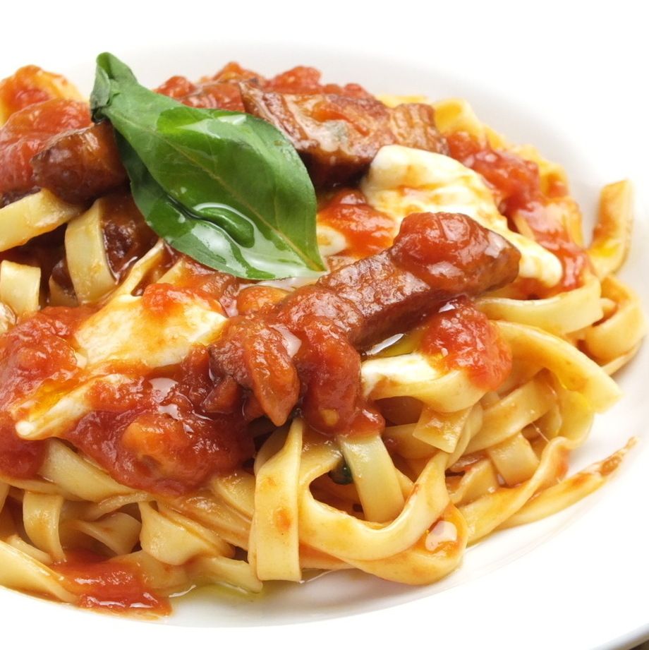 モッツァレラチーズとバジルのトマトソース