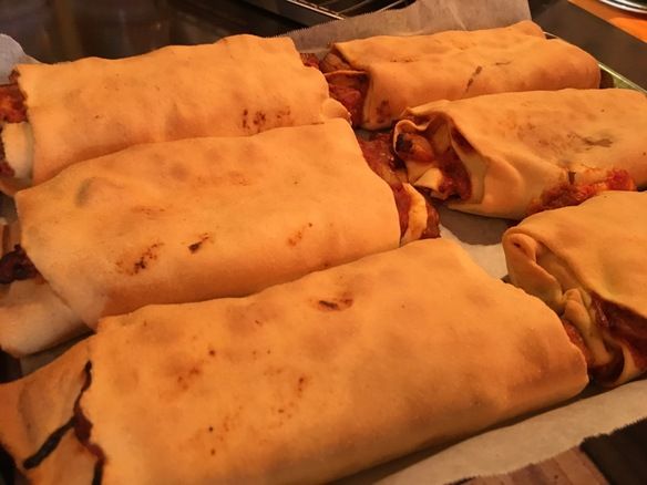 ラグーサ街の惣菜パン スカッチャ