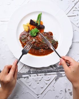 【リピーター人気NO.1】夏限定カジュアルプラン｜牛すじ肉のラグー ポルチーニスパゲティや鮪のカルパッチョなど全5品＋飲み放題1500円で3980円（税込）