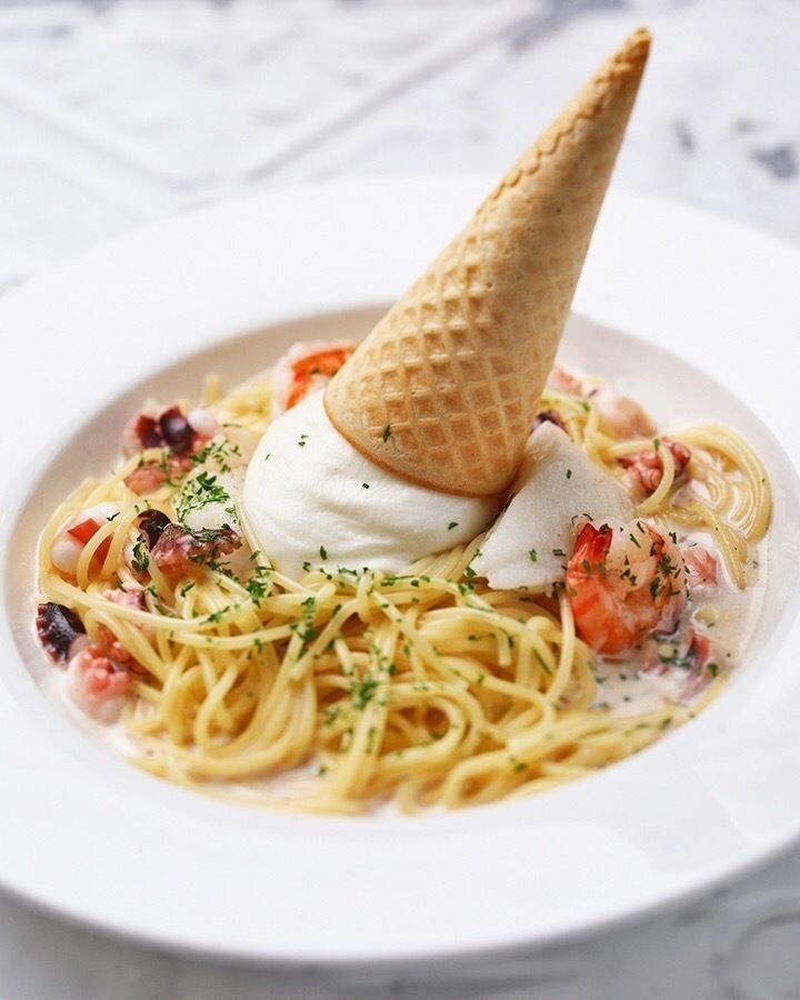 生パスタ：ブラータチーズ とベーコンのクリームスパゲティ