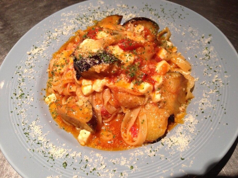 ナスとモッツァレラチーズのトマトソースパスタ