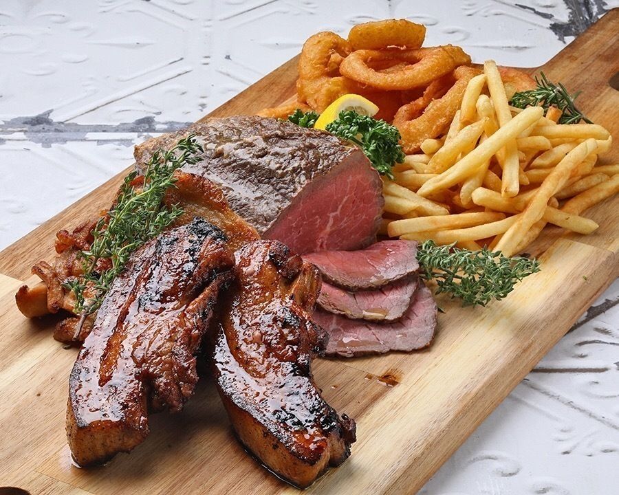 【メガ森セット】 ビーフとチキンとポークで1kg！驚きの巨大プレートにのせてご提供します★