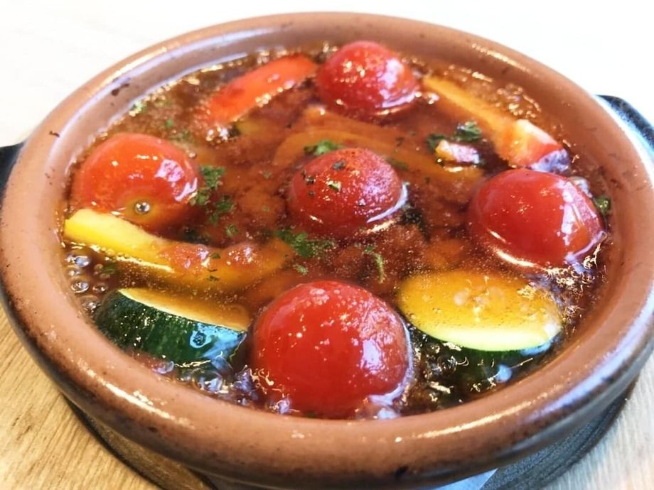トマトと野菜のアヒージョ（600円）