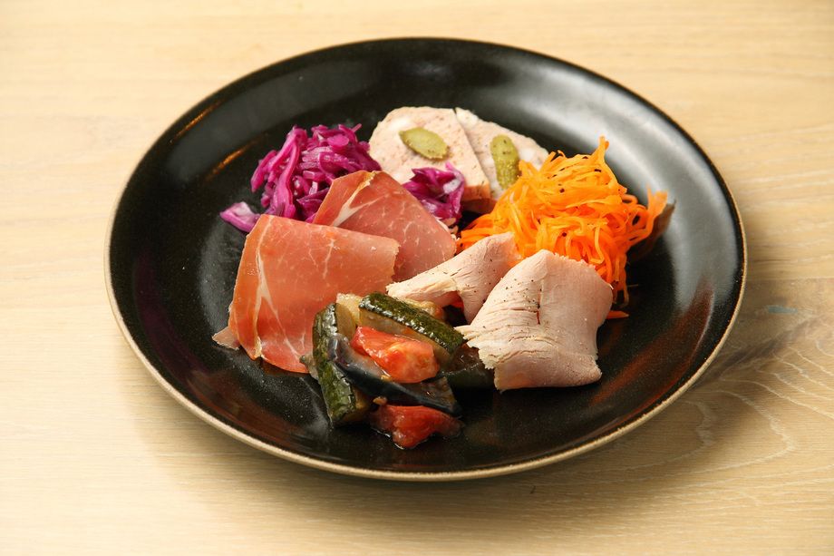 前菜の盛り合わせ（1200円）