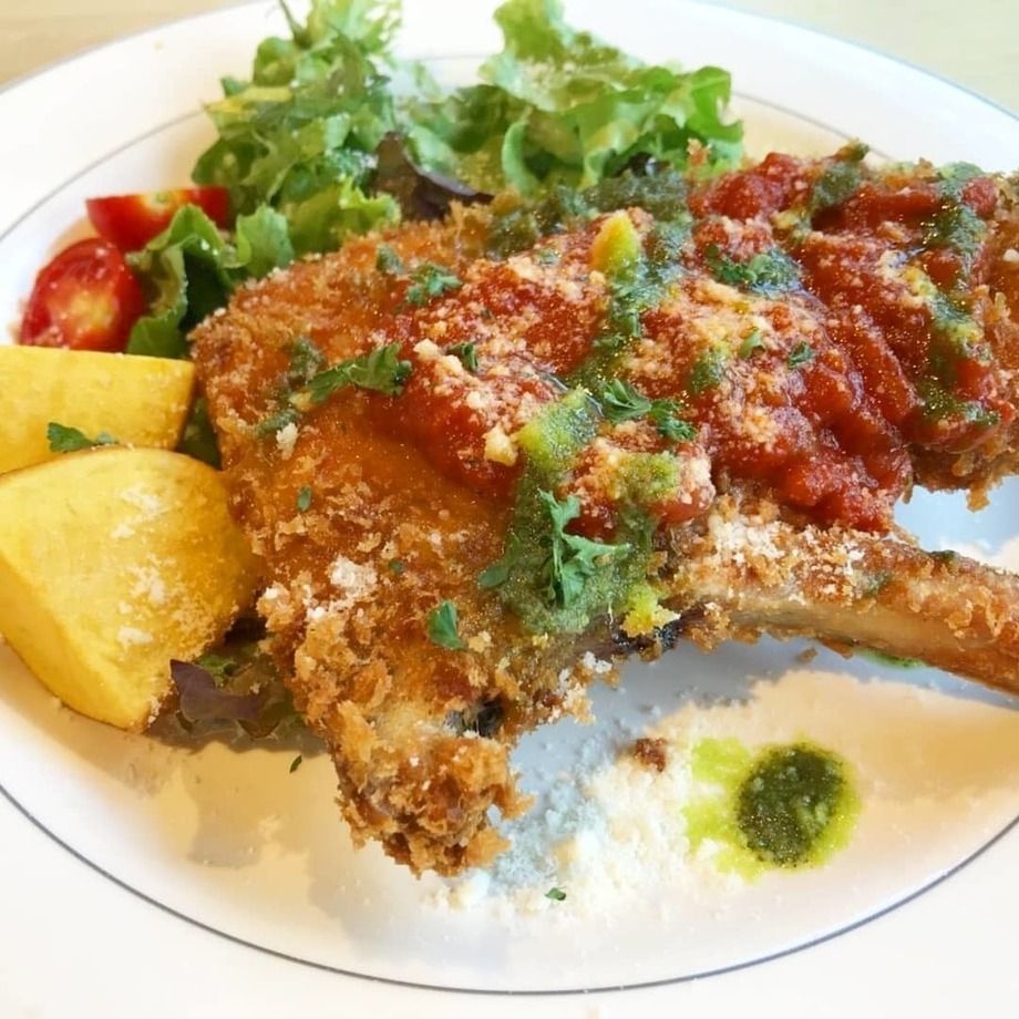 骨つき豚のカツレツ（1400円）