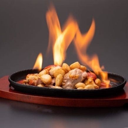 ガーリックファイヤーチキン（ 980円 （税別） 追加：〆のリゾット	180円 （税別））