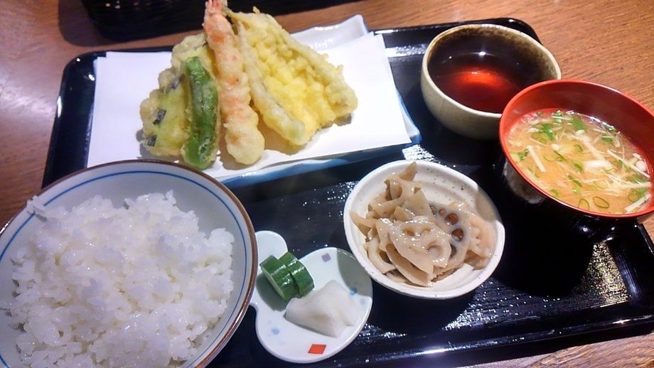 日替わり定食（天ぷら）（８８０円）