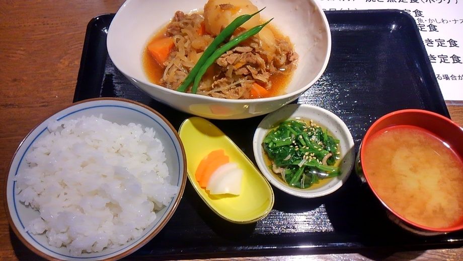 日替わり定食（肉じゃが）（８８０円）