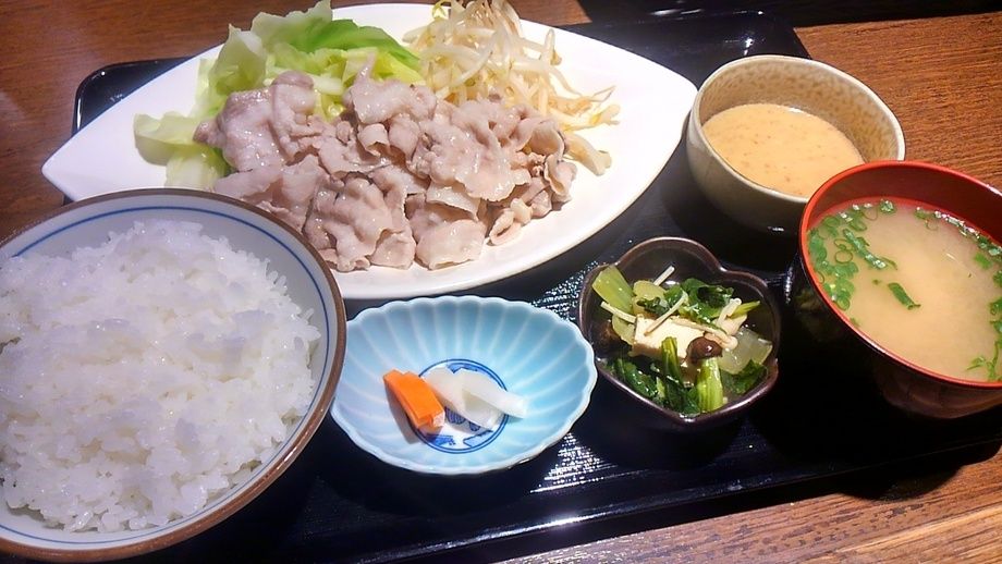 日替わり定食（豚しゃぶゴマダレ）（８８０円）