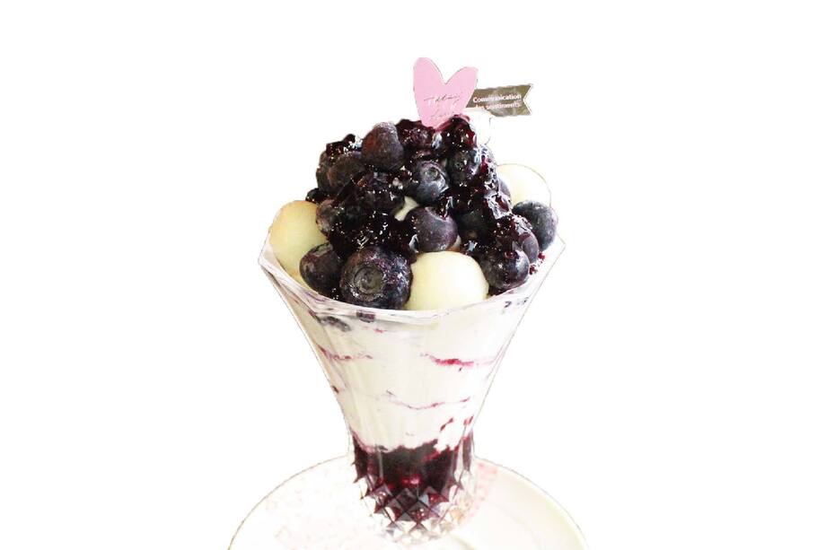 ブルーベリーパフェ（通年提供）