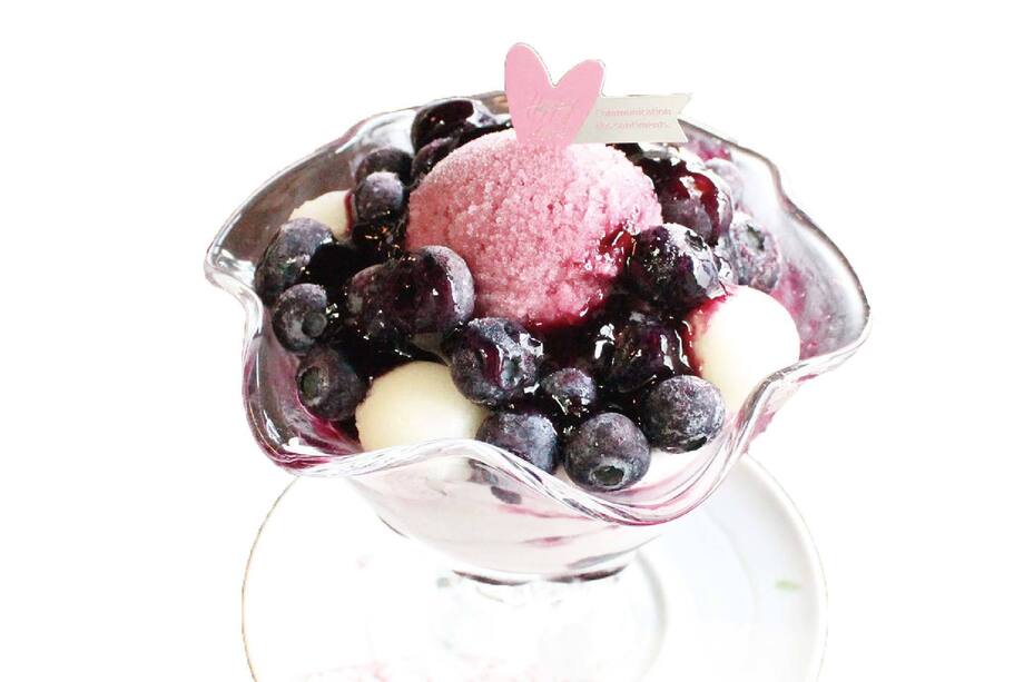 DXブルーベリーパフェ（通年提供）