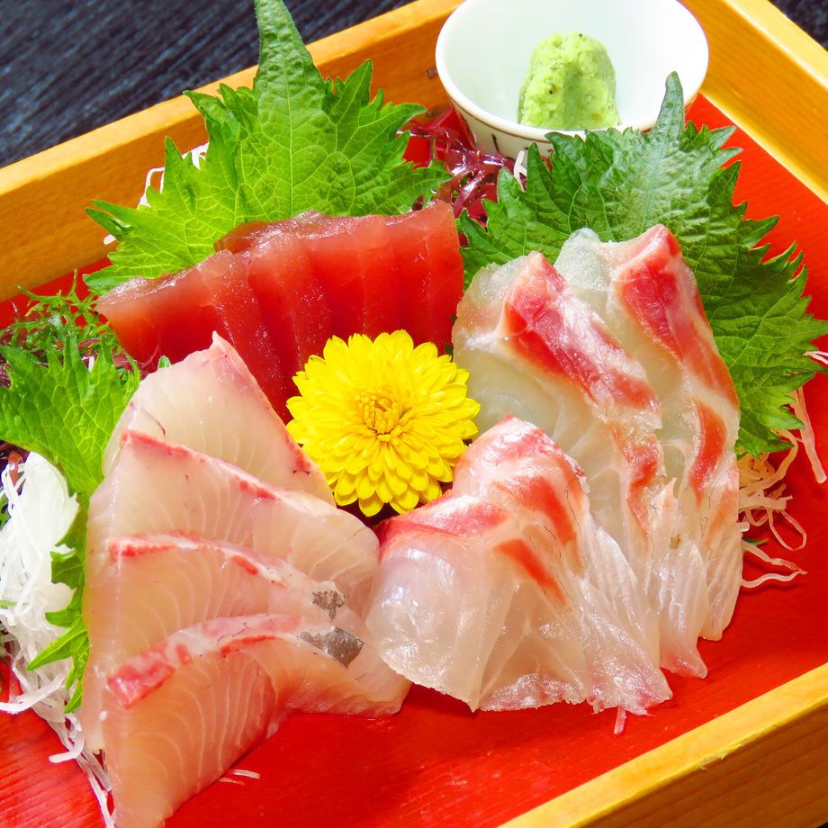 本日入荷 鮮魚のお造り（1280円~）