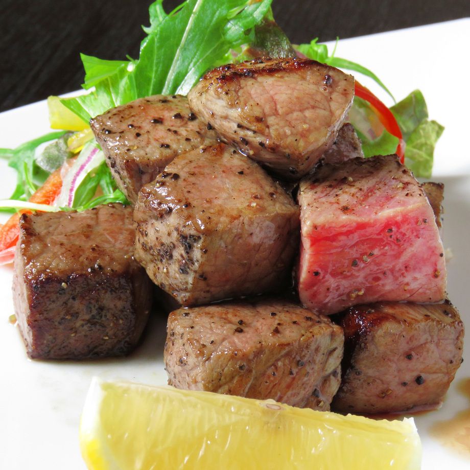 郡山産黒毛和牛「うねめ牛」のサイコロステーキ（1850円）