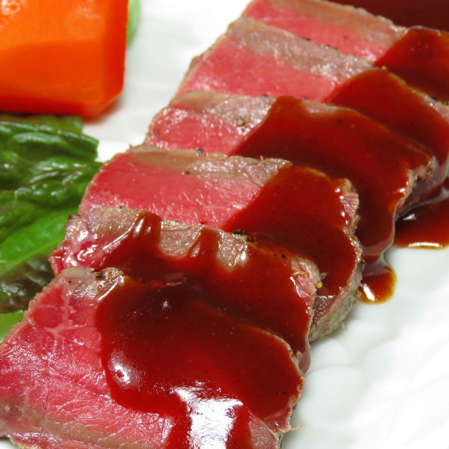 福島黒毛和牛『うねめ牛』のレアステーキ(洋風)（780円）