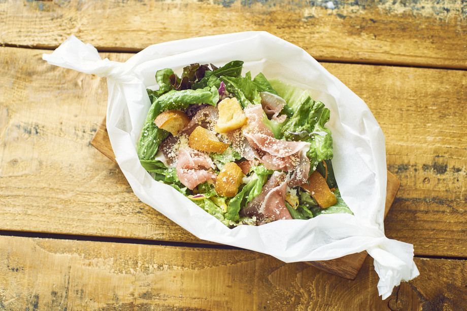 北海道ハムと自家製クルトンのシーザーサラダ