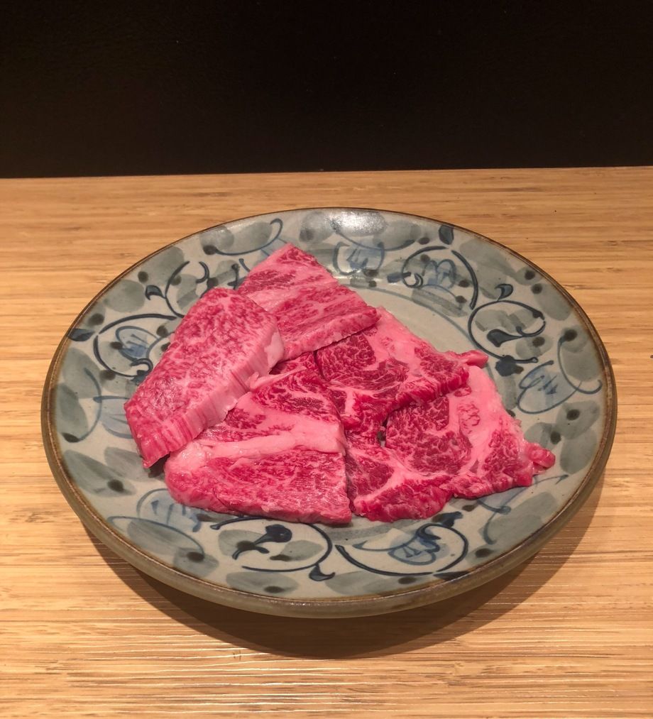 和牛カルビ（880円(税込968円)）