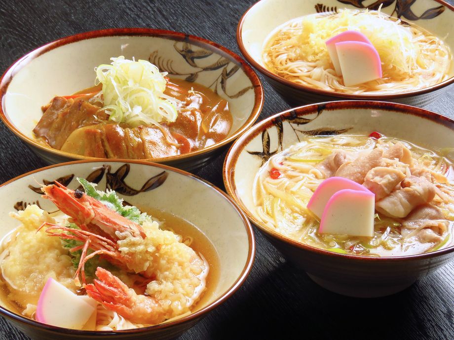 稲庭うどん(たぬき、きつね、天婦羅、カレー、いももち豚の南蛮、ザル)（680円～）