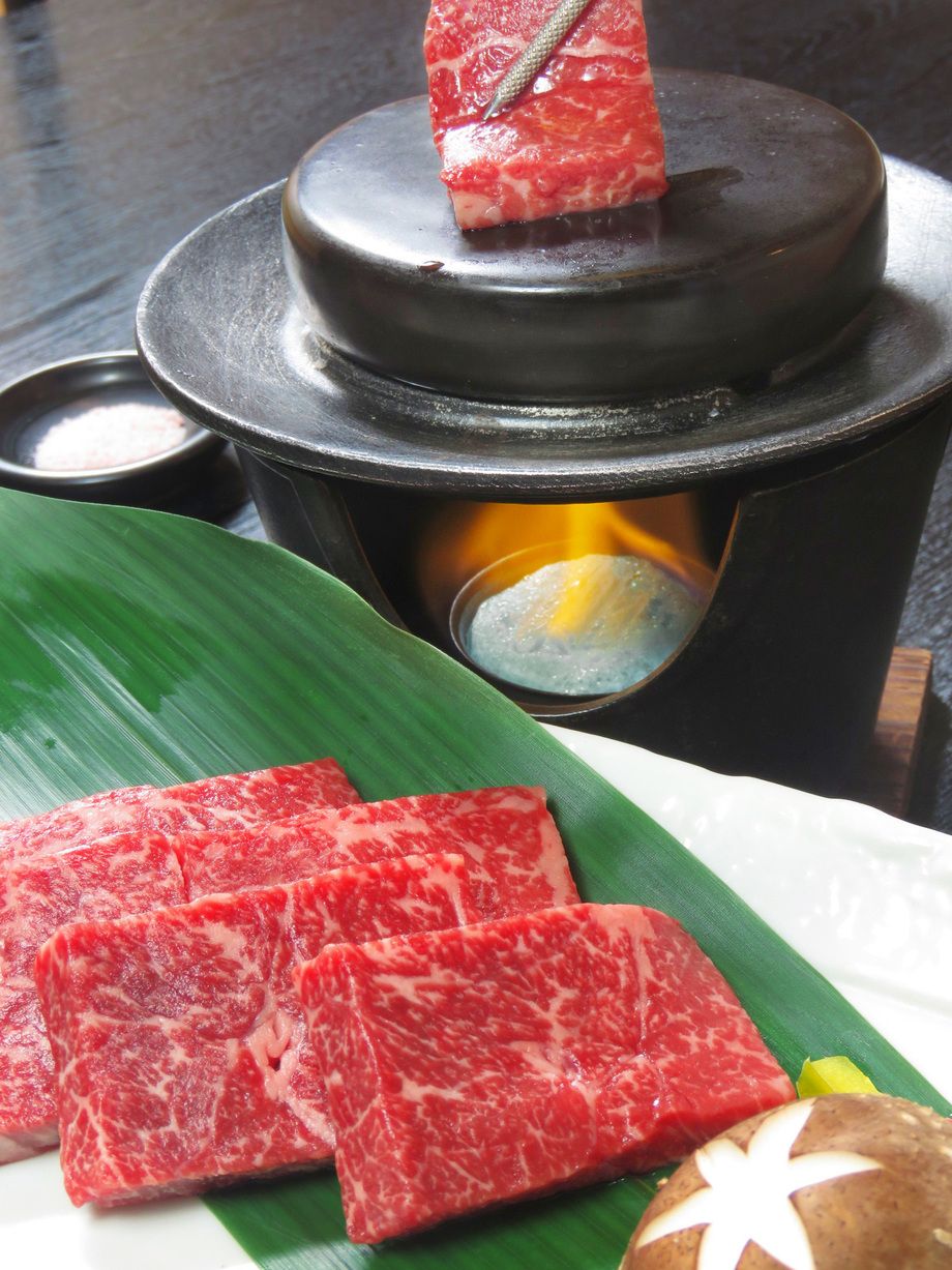 郡山産黒毛和牛「うねめ牛」の石焼（1680円）