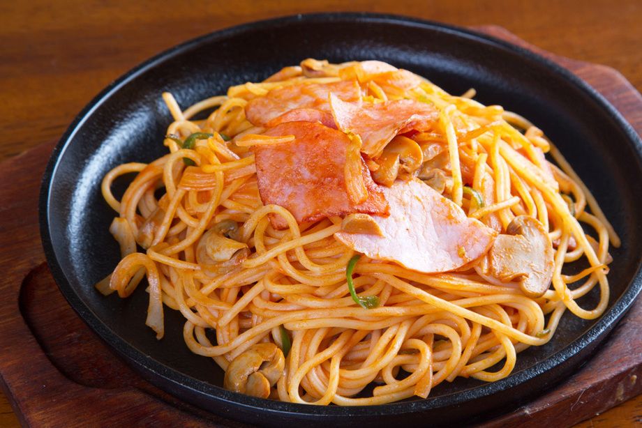 鉄板ケチャップナポリタン（税込９００円）