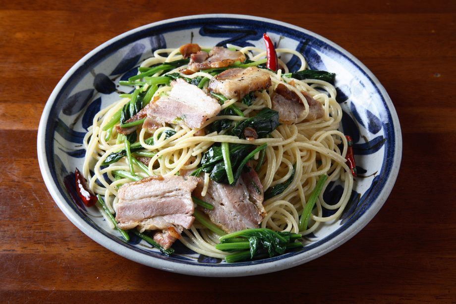 ほうれん草と自家製ベーコンのペペロンチーノ仕立て（税込９8０円）