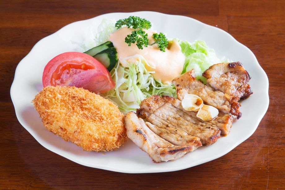 選べるペアメニュー【ポークソテー&カニクリームコロッケ】（税込１０５０円）