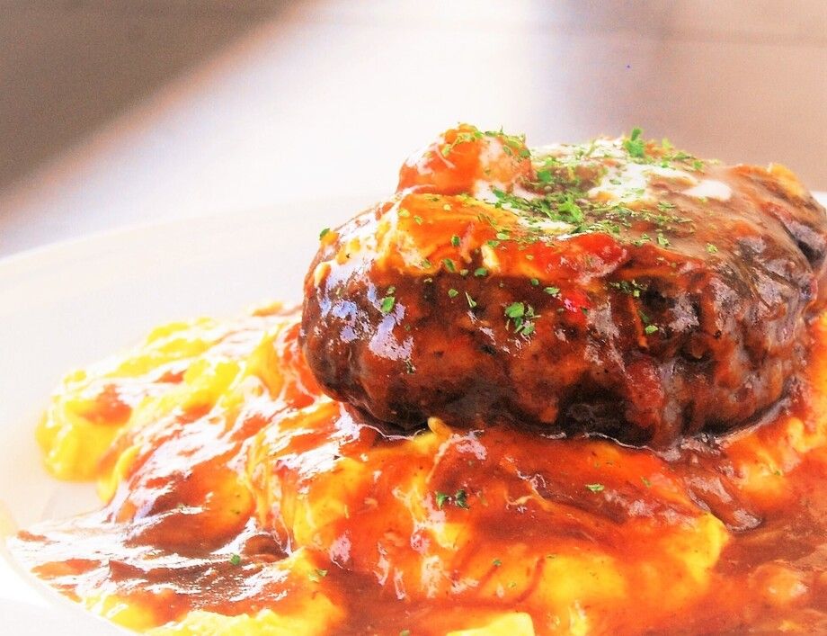 ハンバーグオムライス