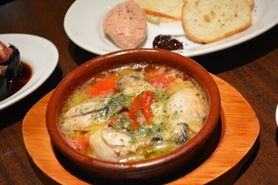 牡蠣とドライトマトのアヒージョ