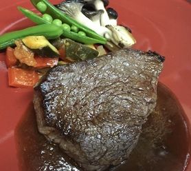 黒毛和牛股肉(内平)のステーキ