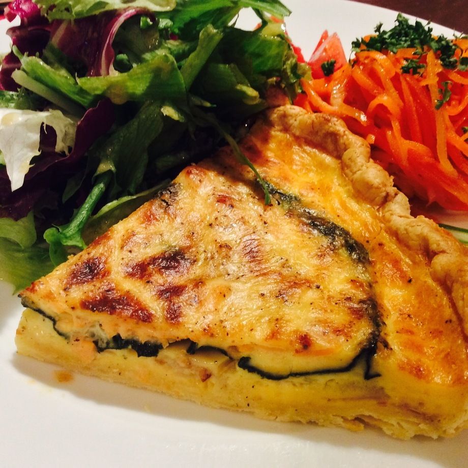 Cランチ サーモンとほうれん草のキッシュプレート