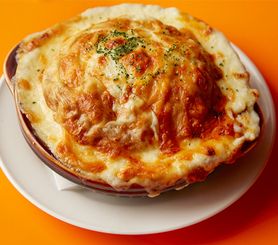 巨大ハンバーガー入りグラタン