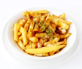 フライドポテトのグレイビーソースがけ