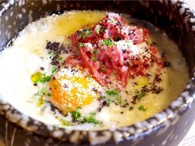 極上霜降り和牛とトリュフ 卵黄の石焼リゾット