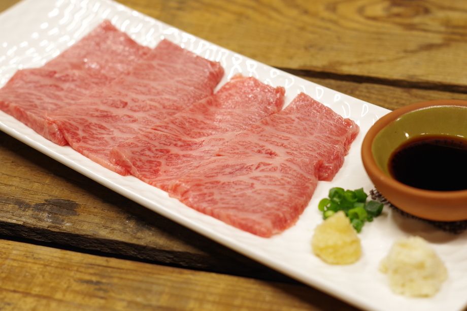 極上和牛の炙り刺し