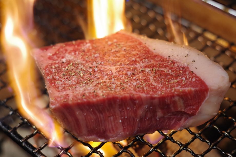 黒毛和牛シンタマ（塊炭火焼き）