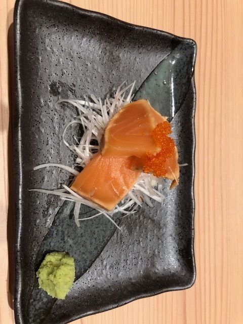 【一品】漬けサーモン（350円）