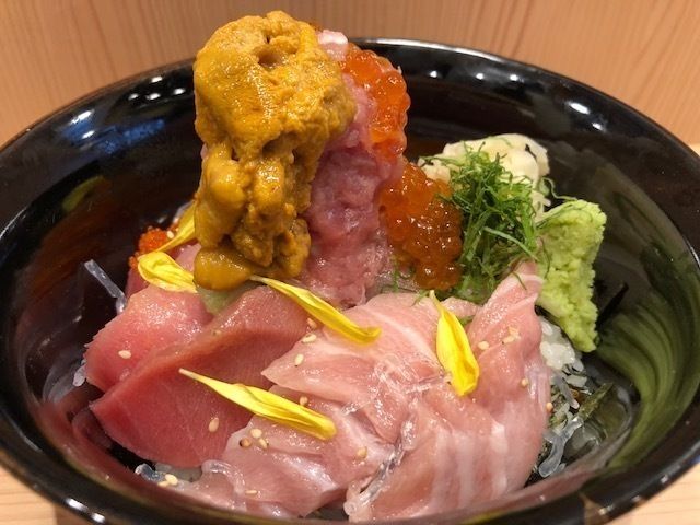 海鮮丼　黒 くろ（1,980円）