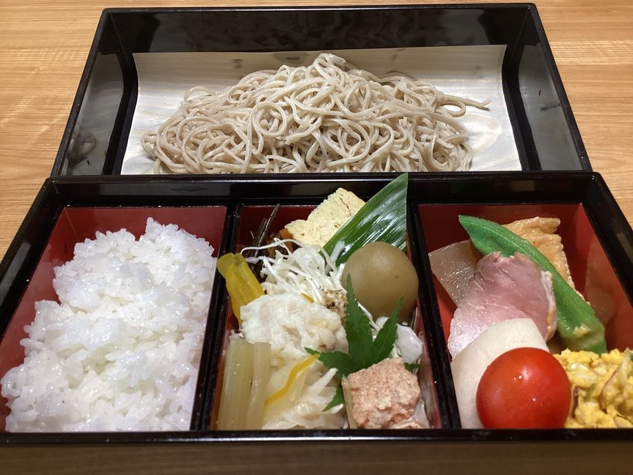 里山弁当（1800円）