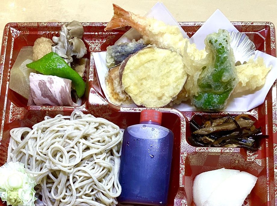 あけぼの弁当(手作り折り詰め弁当、3日前までにご予約をお願いします。)（2300円）