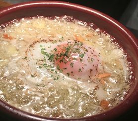 釜揚げしらすの温玉のっけアヒージョ