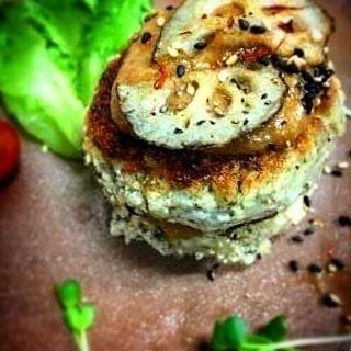 レンコンのミルフィーユ 味噌生姜ソース（970円）