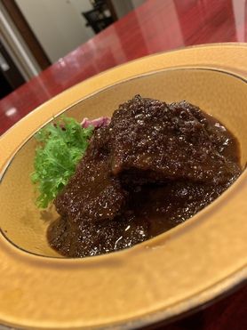 国産牛ほほ肉の赤ワイン煮込み